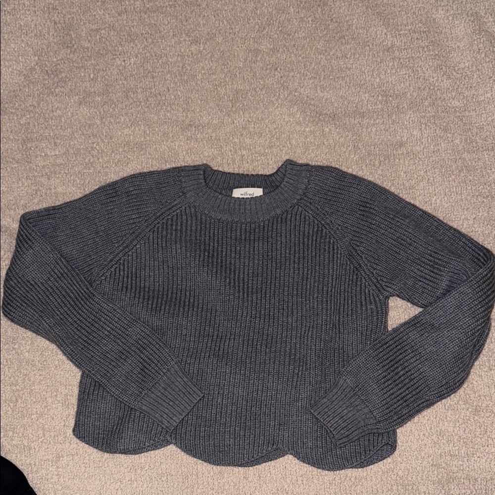 Charcoal Gray Crew Neck Sweater with Ribbed Texture and Long Sleeves